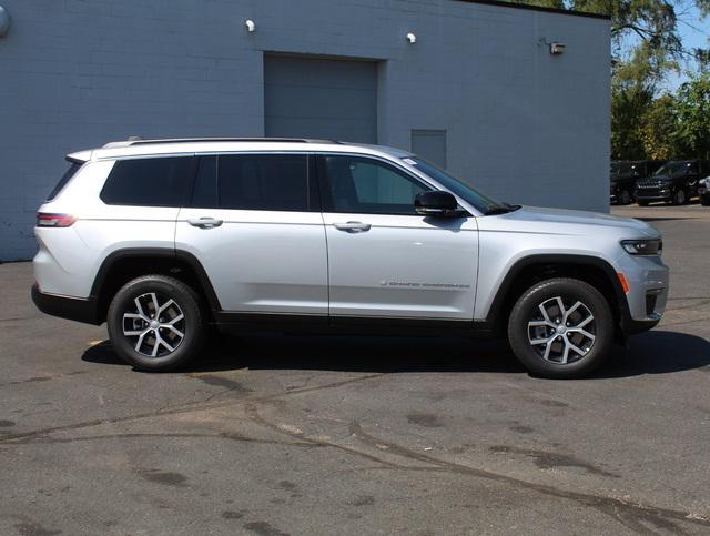 new 2024 Jeep Grand Cherokee L car, priced at $45,071