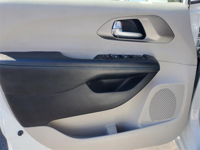 used 2021 Chrysler Pacifica car, priced at $21,500