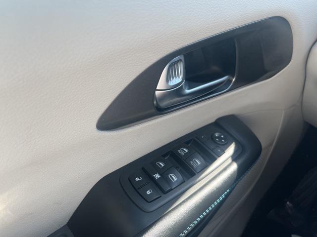 used 2021 Chrysler Pacifica car, priced at $23,250