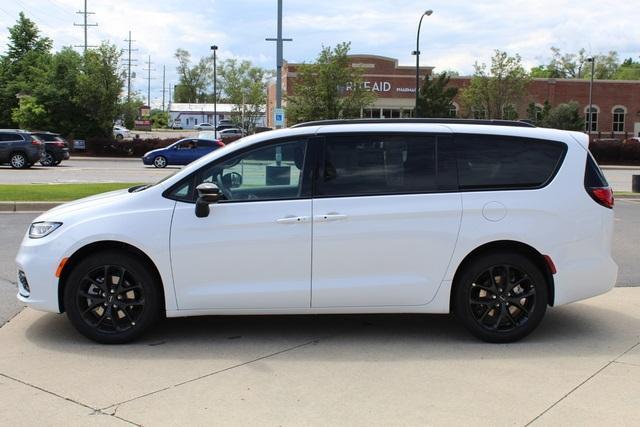 new 2024 Chrysler Pacifica car, priced at $51,241