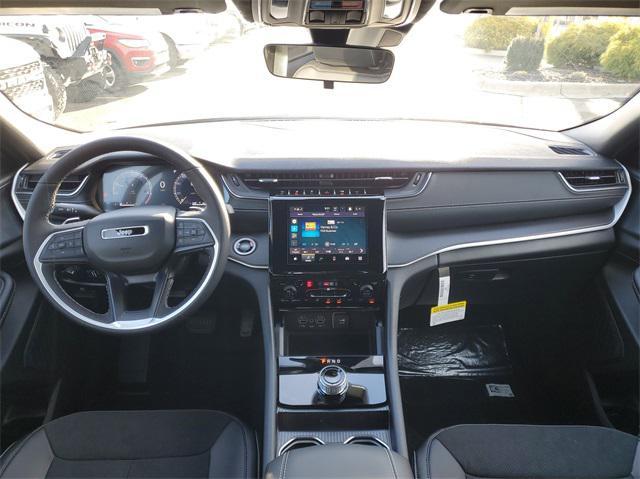 new 2025 Jeep Grand Cherokee car, priced at $41,004