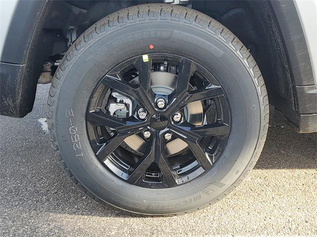 new 2025 Jeep Grand Cherokee car, priced at $41,004