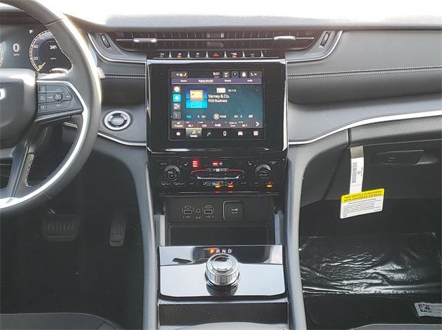 new 2025 Jeep Grand Cherokee car, priced at $41,004