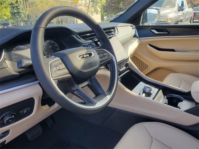 new 2025 Jeep Grand Cherokee car, priced at $40,614