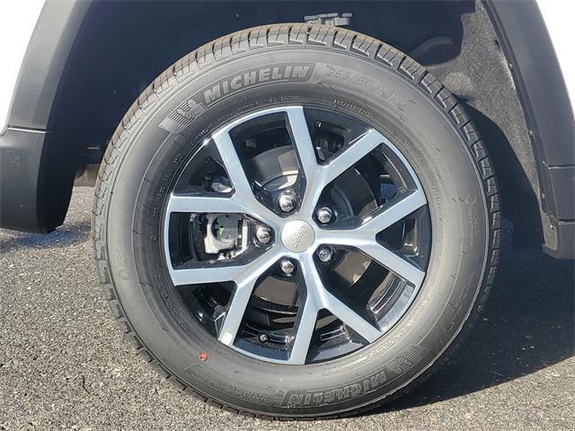 new 2025 Jeep Grand Cherokee car, priced at $40,614