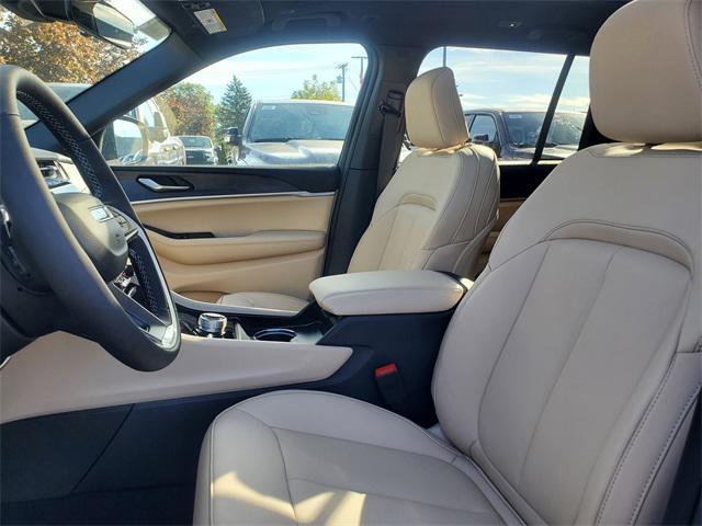 new 2025 Jeep Grand Cherokee car, priced at $40,614