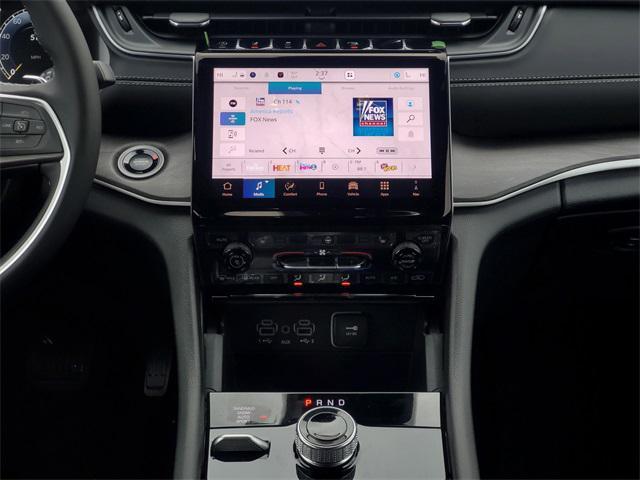 new 2025 Jeep Grand Cherokee car, priced at $40,795