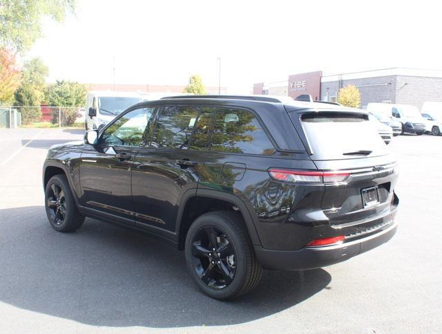 new 2025 Jeep Grand Cherokee car, priced at $44,572