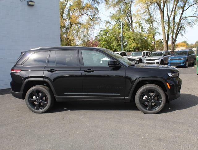 new 2025 Jeep Grand Cherokee car, priced at $44,572