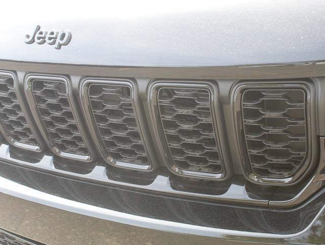 new 2025 Jeep Grand Cherokee car, priced at $44,572