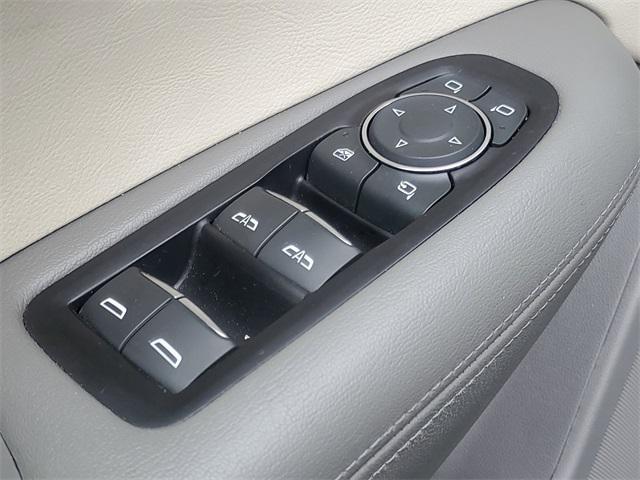 used 2017 Cadillac XT5 car, priced at $16,500