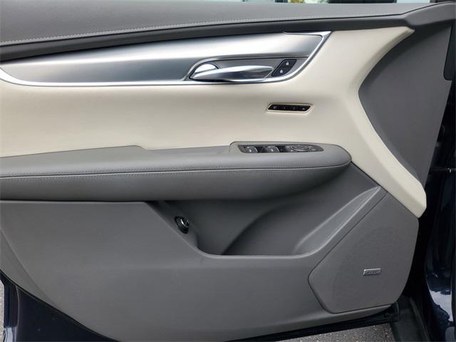 used 2017 Cadillac XT5 car, priced at $16,500