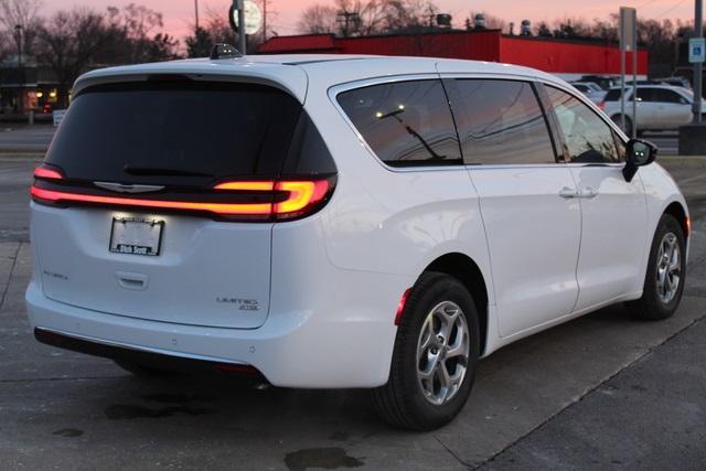 new 2024 Chrysler Pacifica car, priced at $48,589