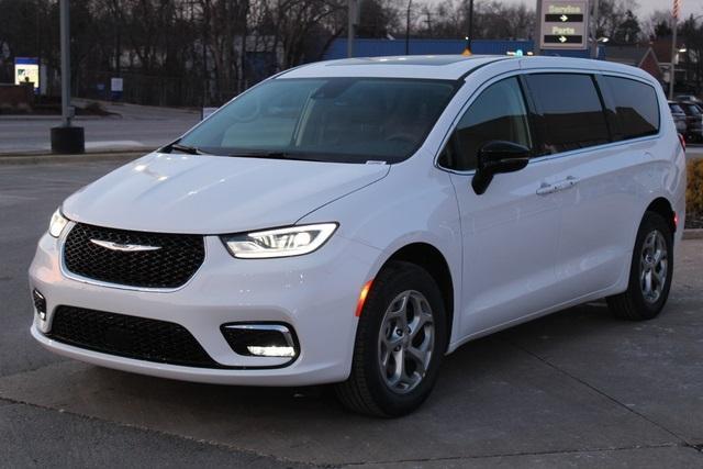 new 2024 Chrysler Pacifica car, priced at $48,589