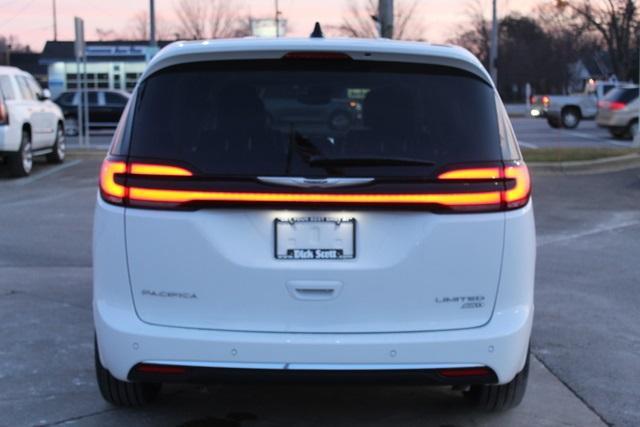 new 2024 Chrysler Pacifica car, priced at $48,589