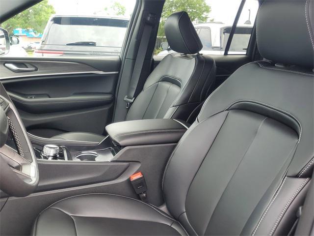 new 2025 Jeep Grand Cherokee car, priced at $45,750