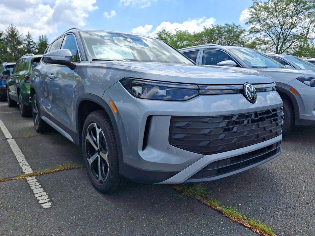 new 2025 Volkswagen Tiguan car, priced at $36,781