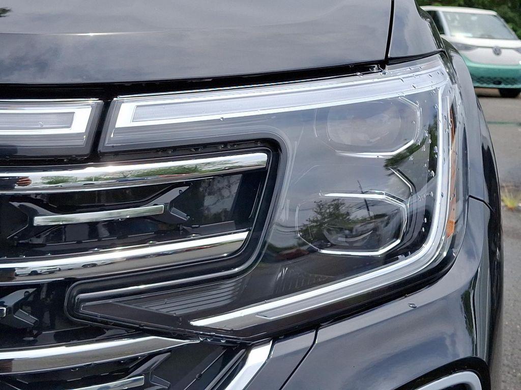 new 2025 Volkswagen Atlas car, priced at $52,056