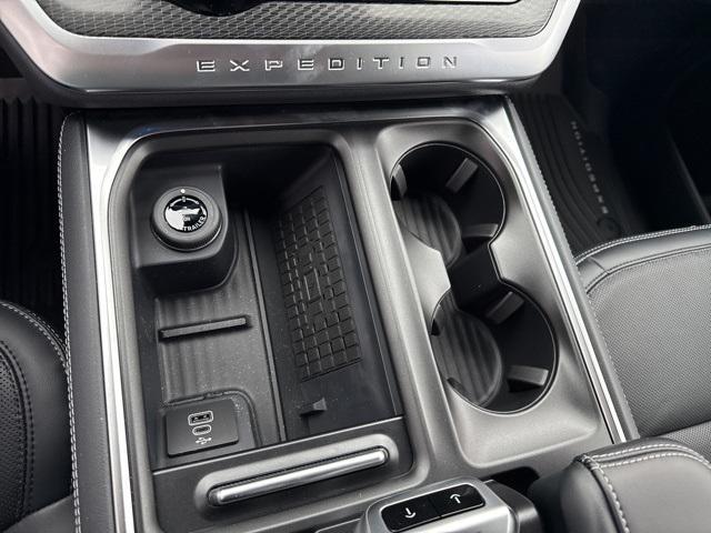 new 2025 Ford Expedition Max car, priced at $85,284