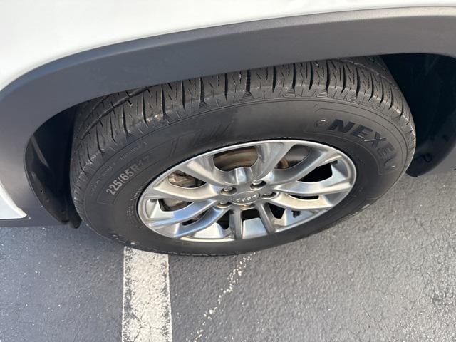 used 2019 Jeep Cherokee car, priced at $13,988