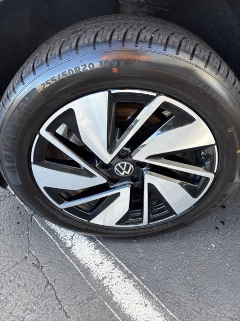 used 2024 Volkswagen Atlas car, priced at $33,490