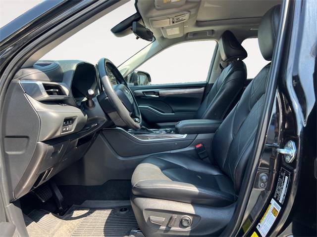 used 2024 Toyota Highlander car, priced at $52,995