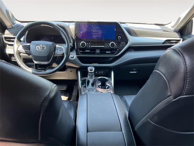 used 2024 Toyota Highlander car, priced at $52,995