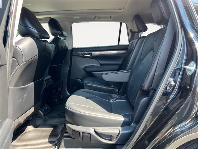 used 2024 Toyota Highlander car, priced at $52,995
