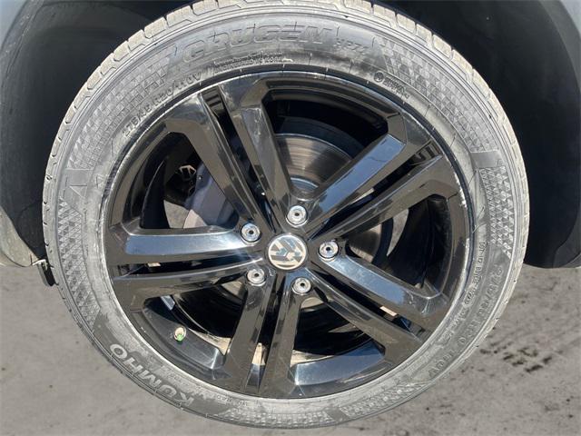 used 2017 Volkswagen Touareg car, priced at $20,995