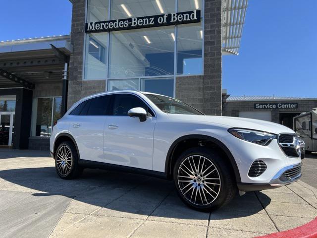 new 2025 Mercedes-Benz GLC 300 car, priced at $61,855