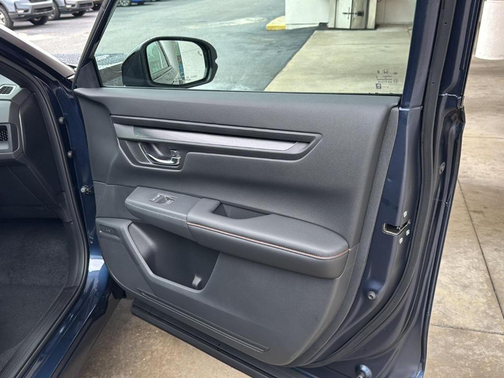 new 2026 Honda CR-V Hybrid car, priced at $40,250