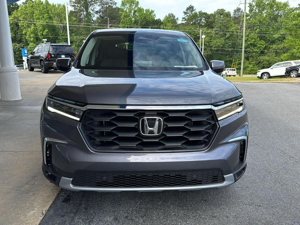 new 2025 Honda Pilot car, priced at $44,950