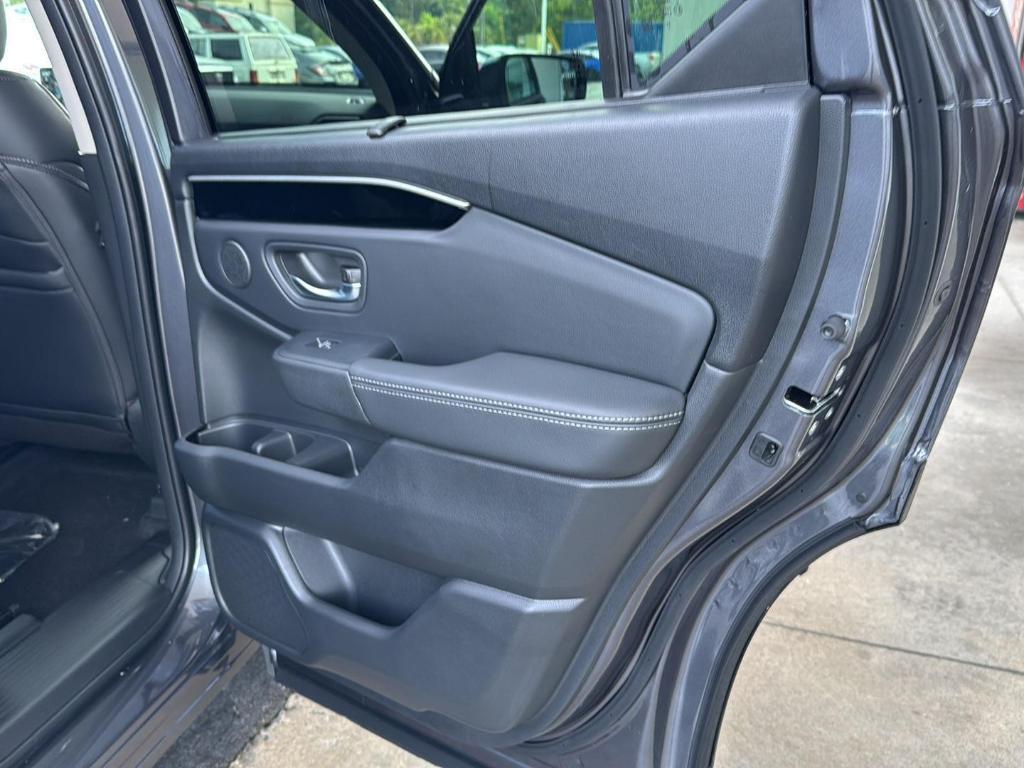 new 2025 Honda Pilot car, priced at $44,950