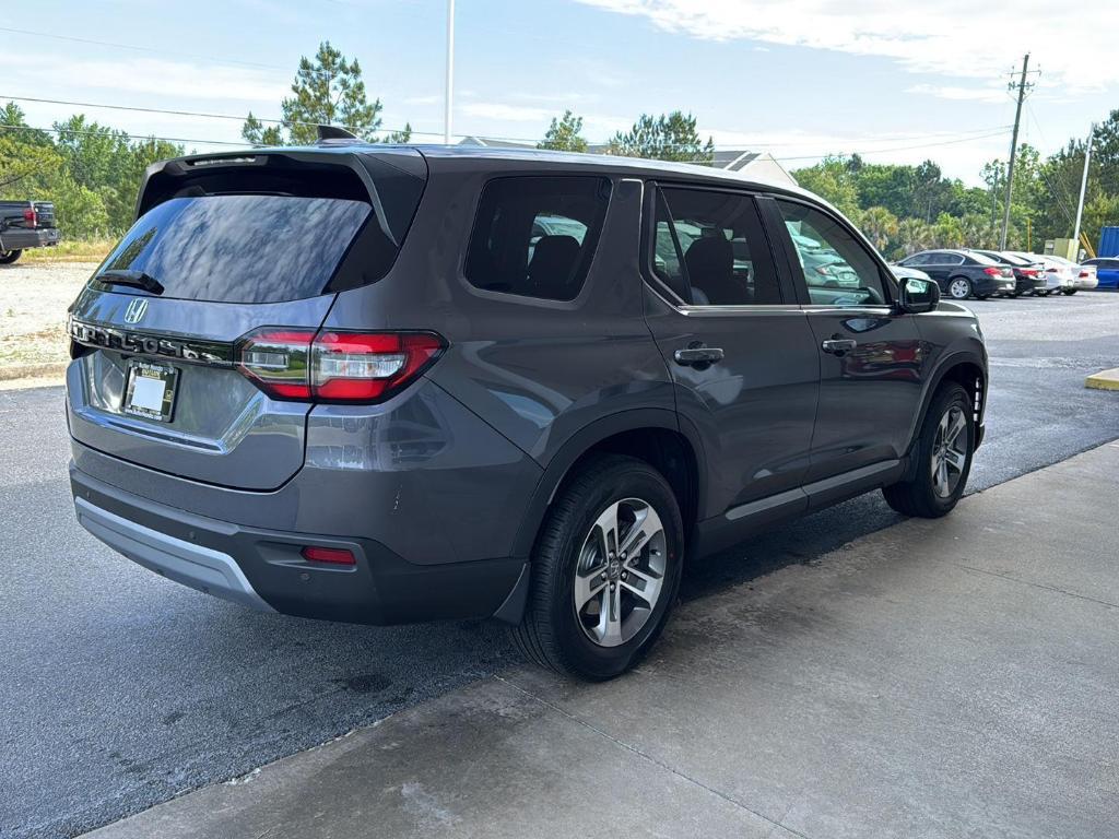 new 2025 Honda Pilot car, priced at $44,950