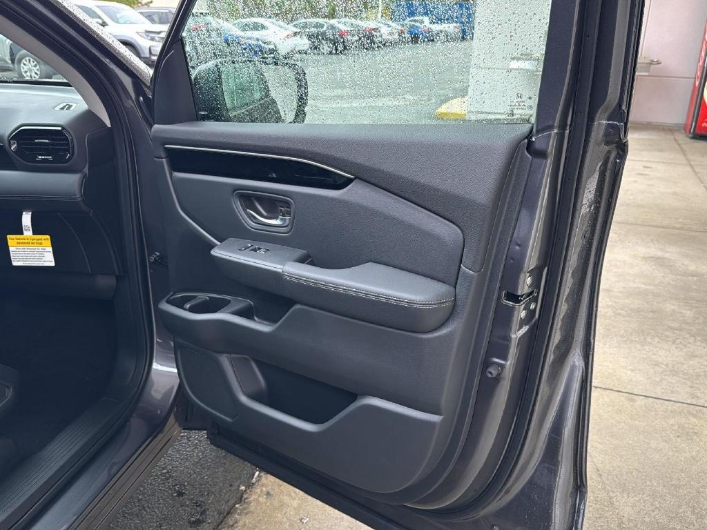 new 2025 Honda Pilot car, priced at $49,250