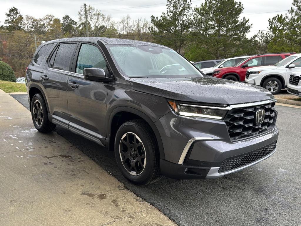 new 2025 Honda Pilot car, priced at $49,250