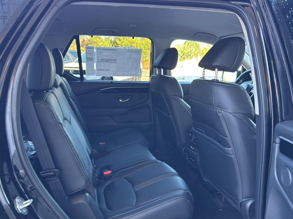 new 2025 Honda Pilot car