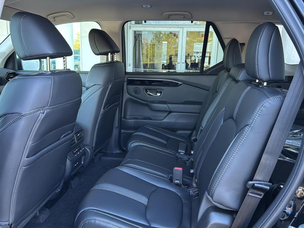 new 2025 Honda Pilot car