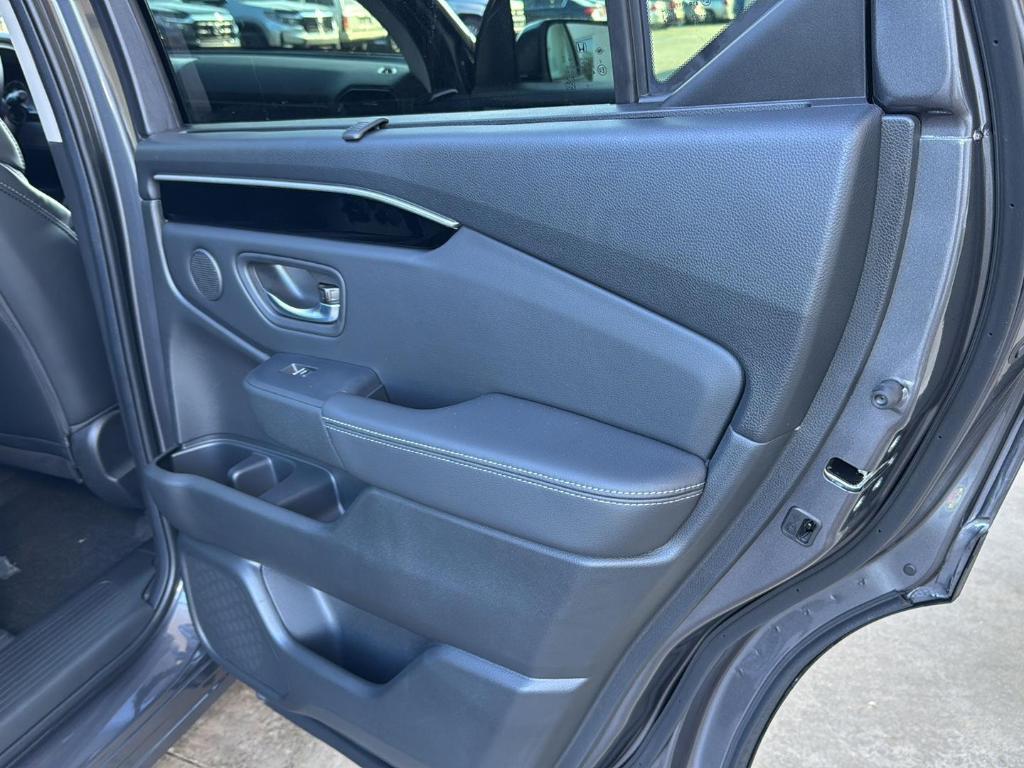 new 2025 Honda Pilot car, priced at $52,950