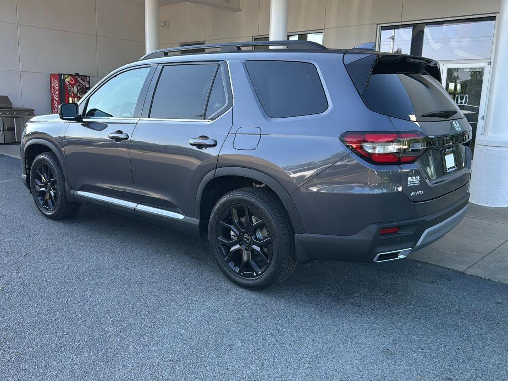 new 2025 Honda Pilot car, priced at $52,950