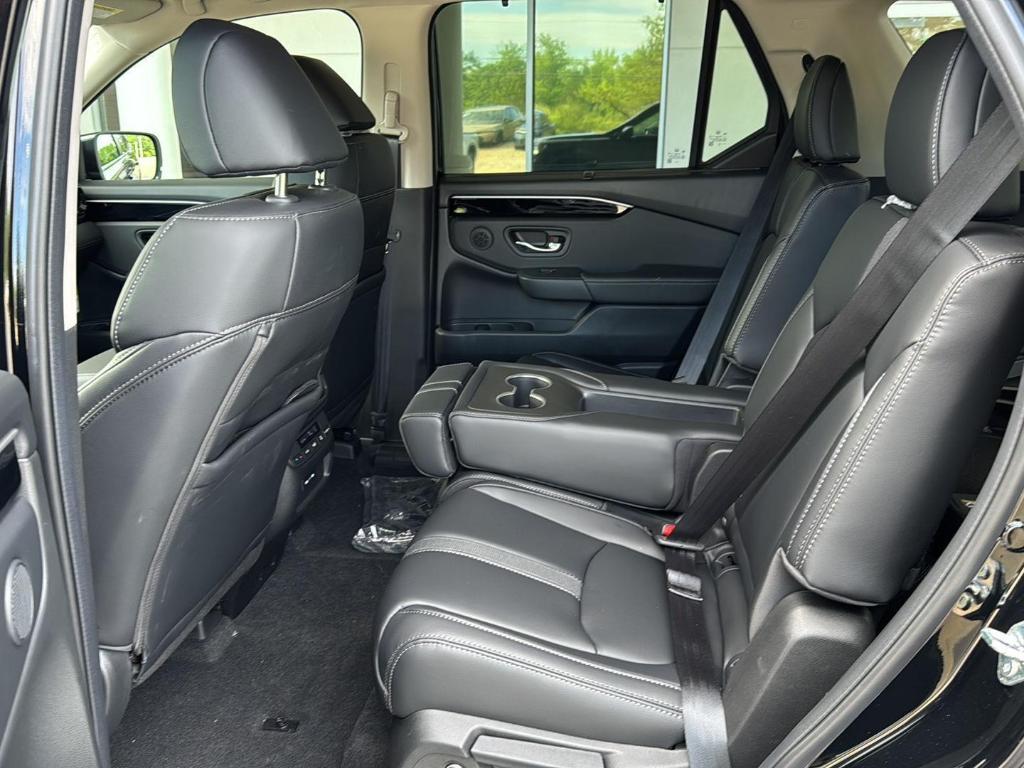 new 2025 Honda Pilot car, priced at $44,950