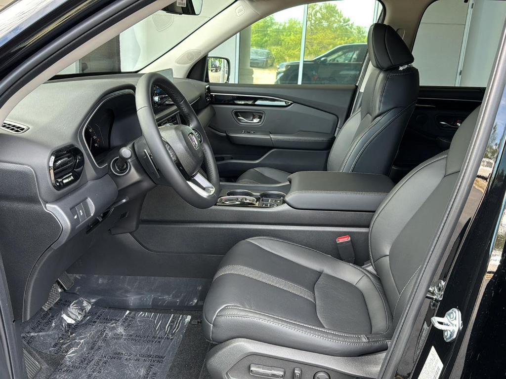 new 2025 Honda Pilot car, priced at $44,950