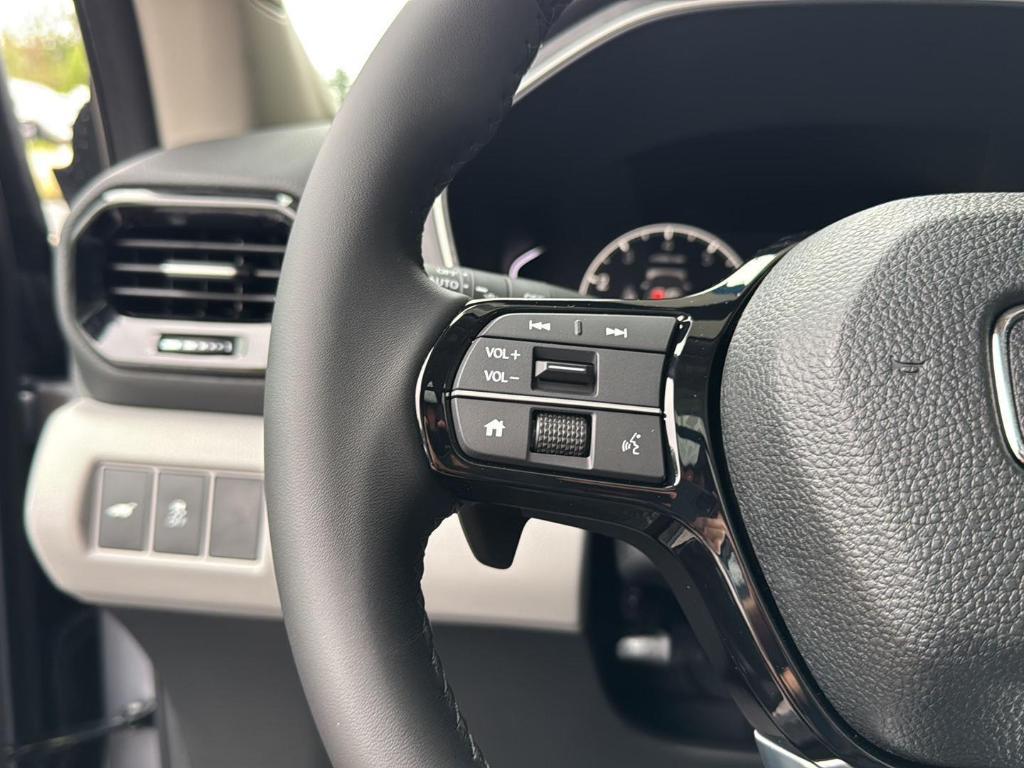 new 2025 Honda Pilot car, priced at $52,995