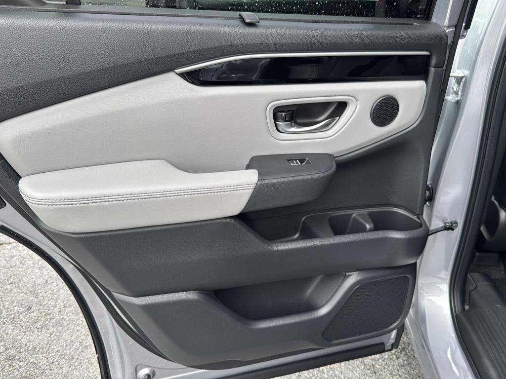new 2025 Honda Pilot car, priced at $52,995