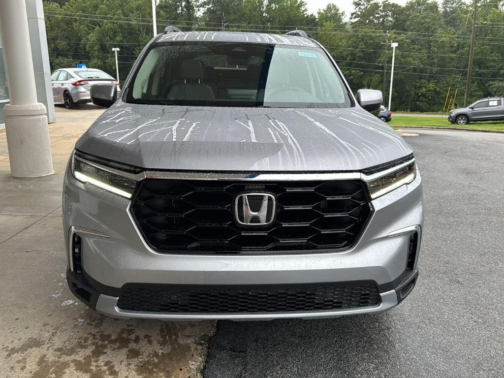 new 2025 Honda Pilot car, priced at $52,995