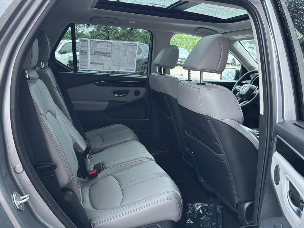 new 2025 Honda Pilot car, priced at $52,995