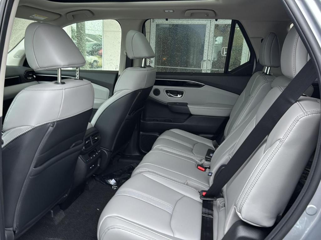 new 2025 Honda Pilot car, priced at $52,995