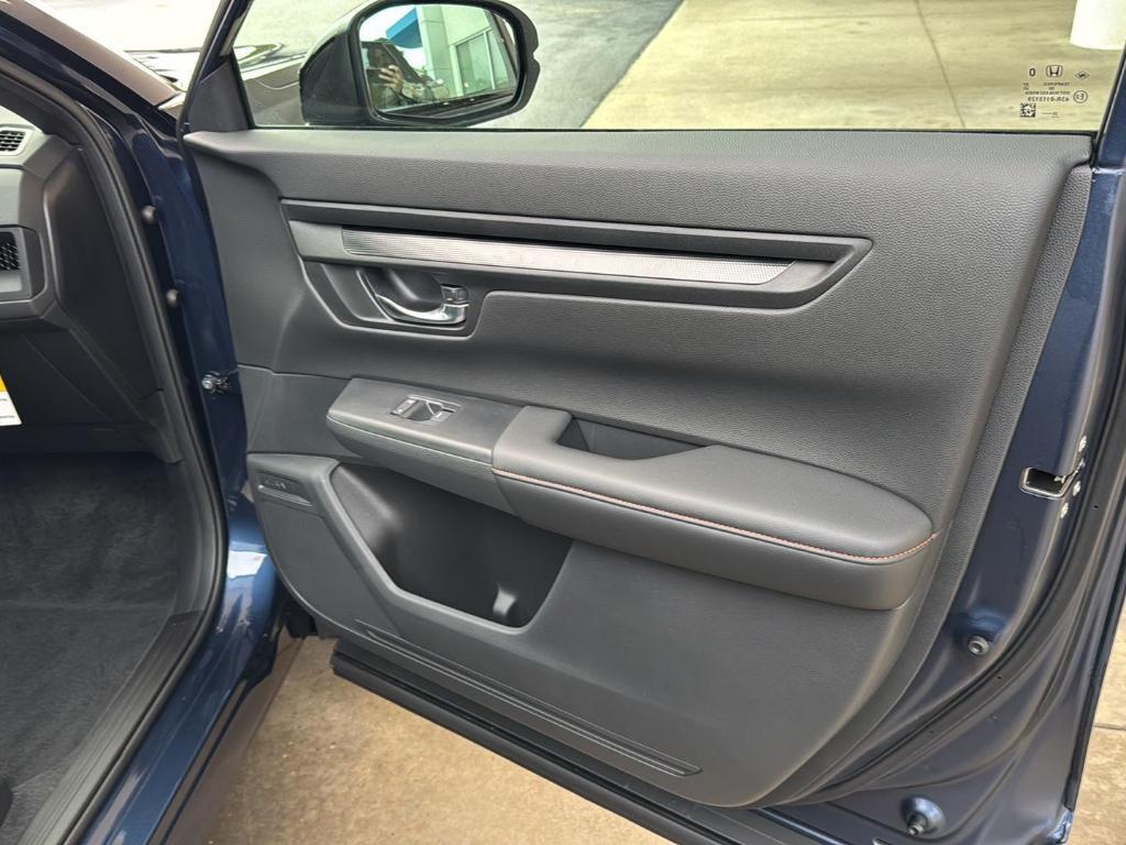 new 2026 Honda CR-V Hybrid car, priced at $40,175