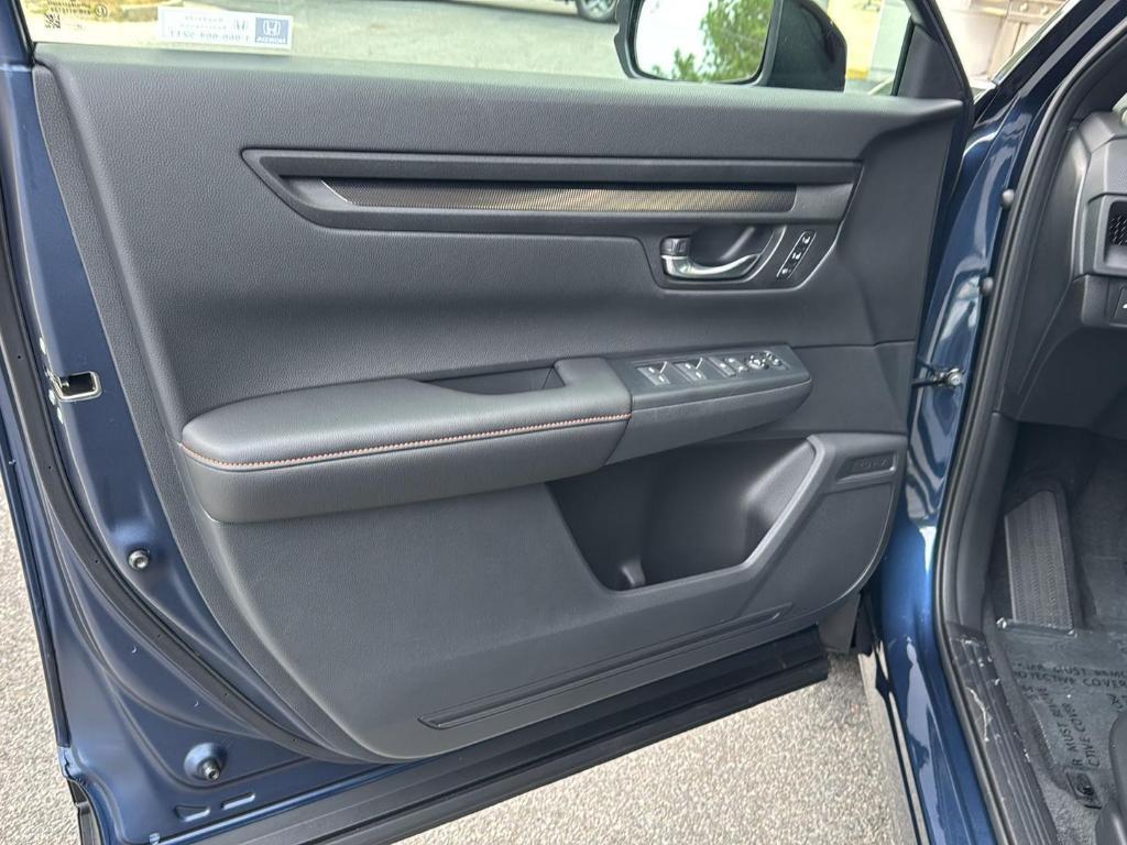 new 2026 Honda CR-V Hybrid car, priced at $40,175