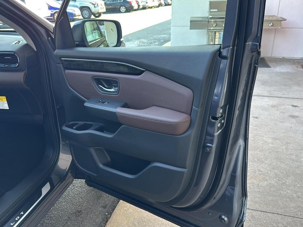 new 2025 Honda Pilot car, priced at $55,260